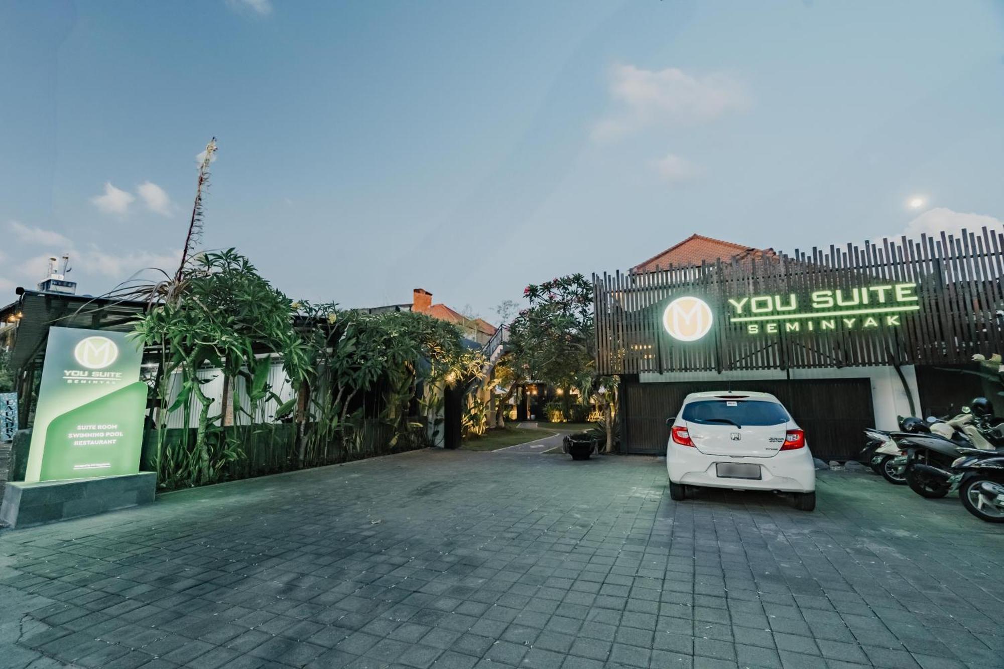 You Suite Seminyak Легиан Экстерьер фото
